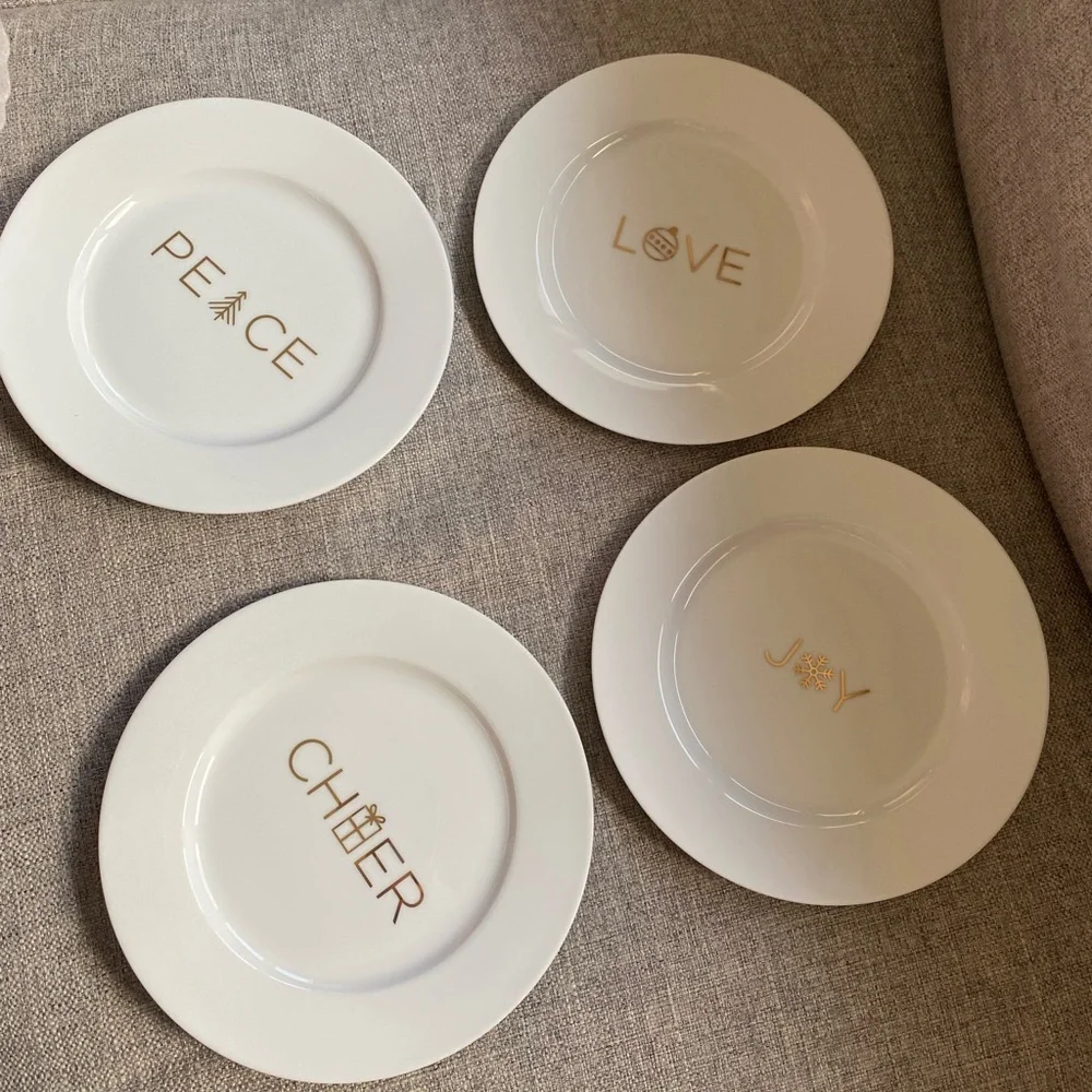 NWT Crate & Barrel Christmas plates set of 4
